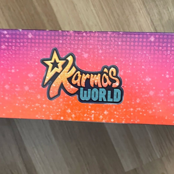 Gift Ready! Karma's World Transforming Musical Star Stage Set & Accessories NEW - Picture 5 of 10